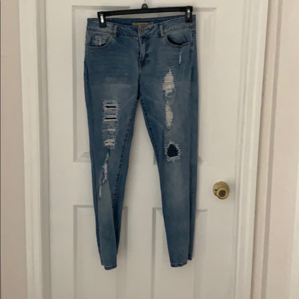 Jeans with ripped detailing